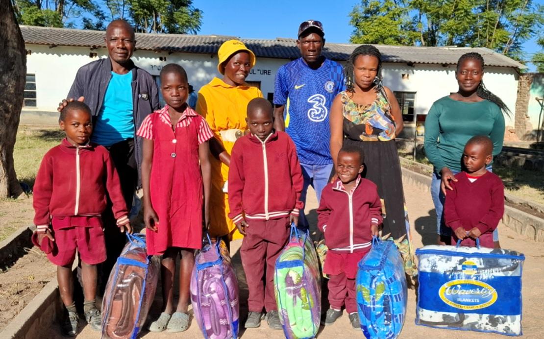 담요 선물받은 가족들